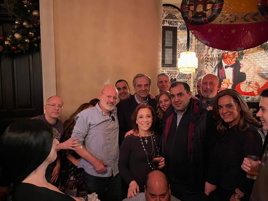 Χριστουγεννιάτικο ρεβεγιόν στον Πειραιά για τον Αντώνη Σαμαρά μαζί με πολλούς φίλους