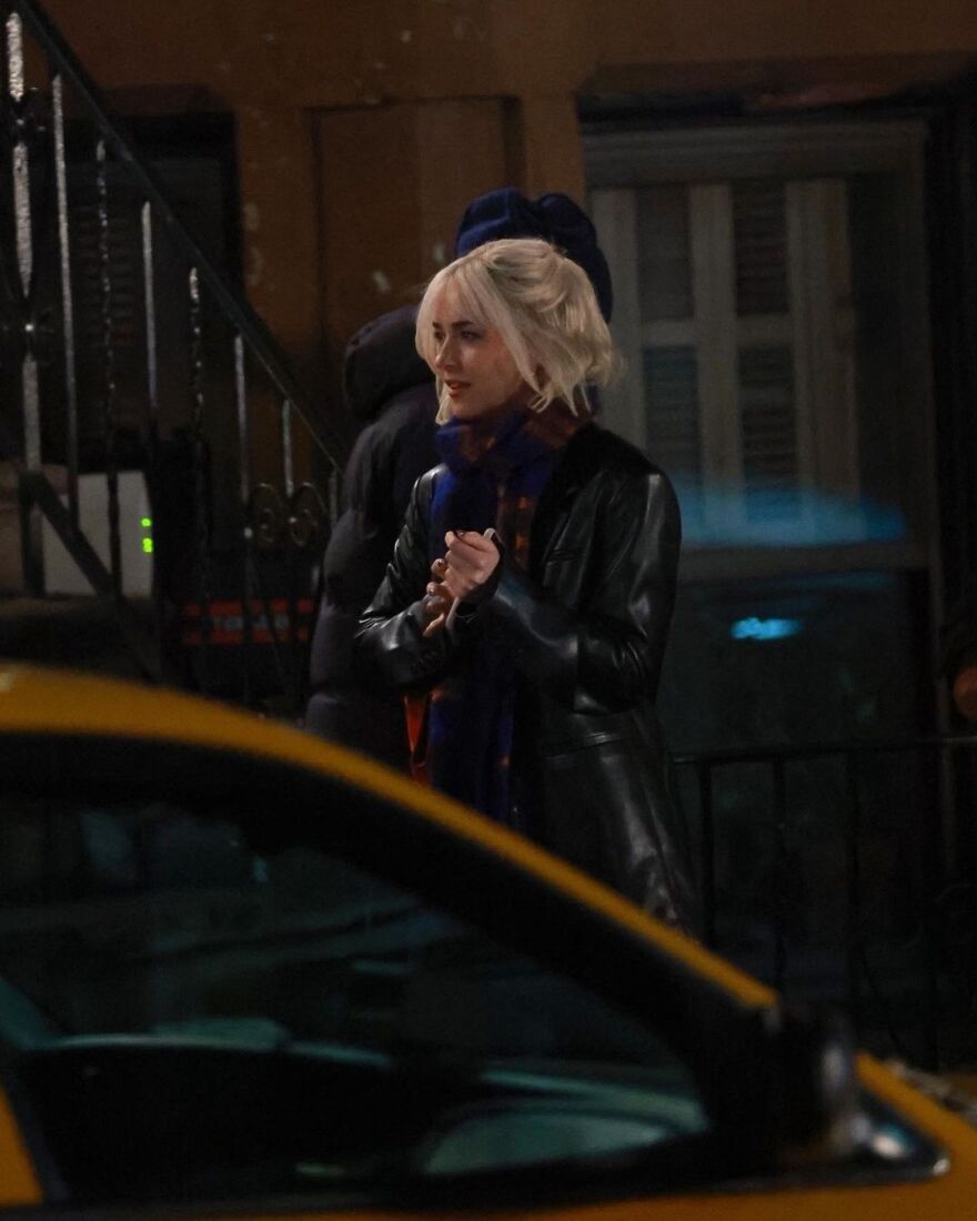 Ντακότα Τζόνσον: Aγνώριστη η ηθοποιός - Έβαψε τα μαλλιά της πλατινέ