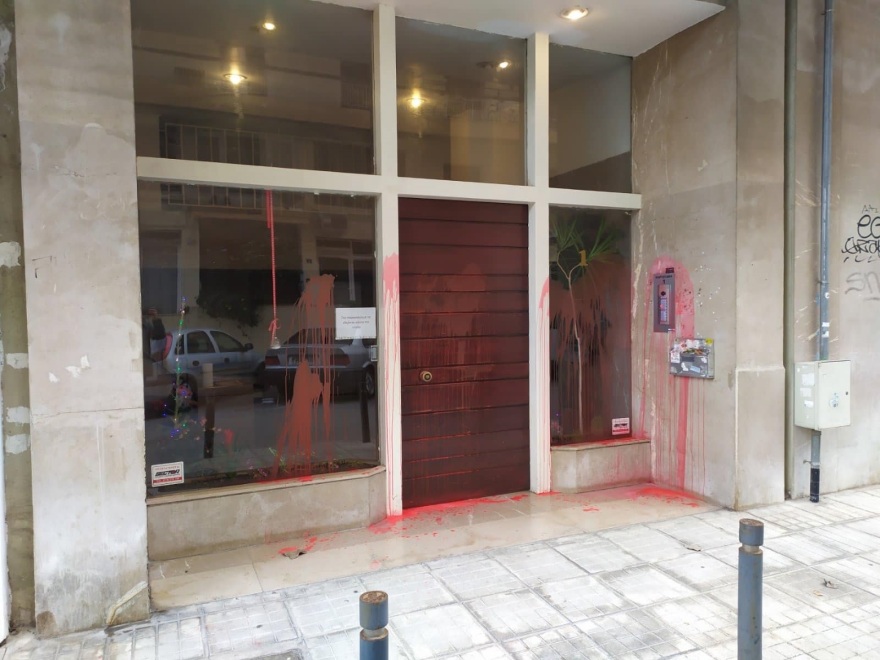 Επίθεση αντιεξουσιαστών στο σπίτι του Σιμόπουλου - «Δεν πτοούμαι» η απάντηση του βουλευτή της ΝΔ