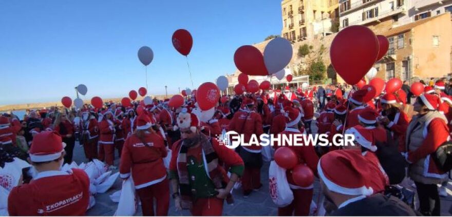 Χανιά: Μικροί και μεγάλοι Άγιοι Βασίληδες «κοκκίνισαν» το παλιό λιμάνι για το «Santa Run Chania 2022»