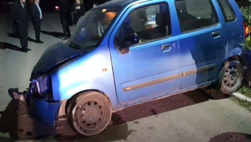 Θεσσαλονίκη: Τροχαίο με τρεις τραυματίες - Επέστρεφαν από γλέντι και έπεσαν σε τσιμεντένια πινακίδα ξενοδοχείου