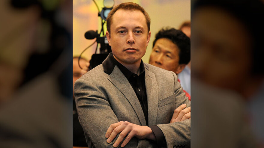 Έλον Μασκ: «Έχει ξοδέψει 172 χιλιάδες δολ. σε πλαστικές επεμβάσεις για να δείχνει νεότερος» λέει πλαστικός χειρουργός