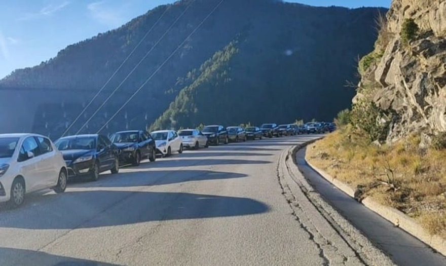 Το αδιαχώρητο στο Μέτσοβο - Ουρές χιλιομέτρων από τα αυτοκίνητα