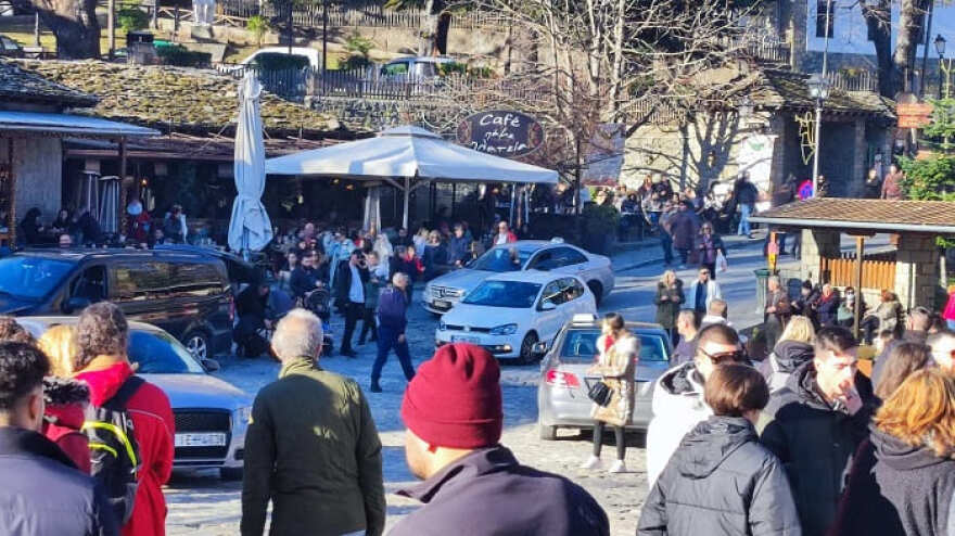 Το αδιαχώρητο στο Μέτσοβο - Ουρές χιλιομέτρων από τα αυτοκίνητα