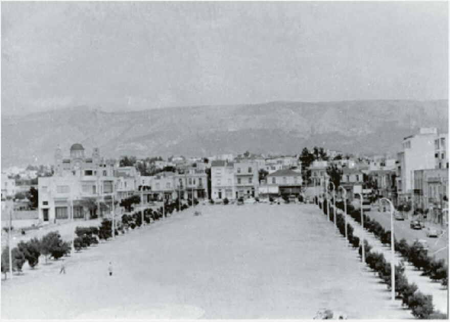 Από το «πάμε στον Αδωνι για καφέ» στα πιστολίδια -  Ιστορίες από την πλατεία της Νέας Σμύρνης