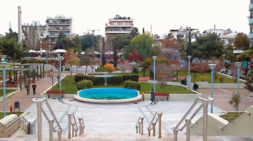 Από το «πάμε στον Αδωνι για καφέ» στα πιστολίδια -  Ιστορίες από την πλατεία της Νέας Σμύρνης