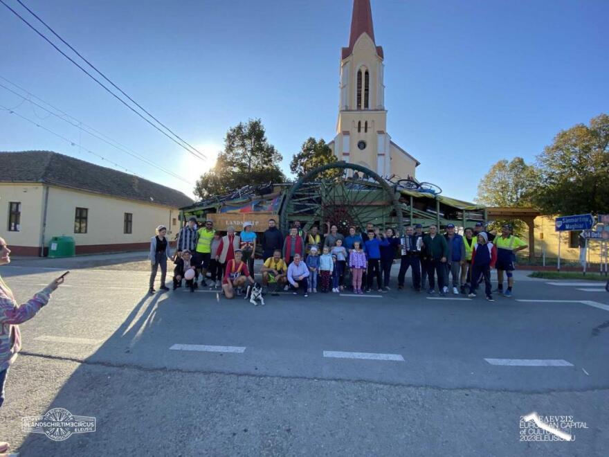Από την Αμβέρσα στην Ελευσίνα - Οι TimeCircus διασχίζουν την Ελλάδα με τροχήλατο