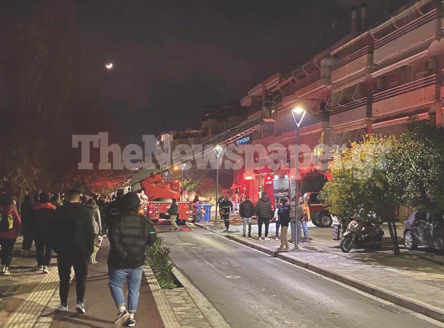 Βόλος: Φωτιά σε υπόγειο διαμέρισμα - Απεγκλωβίστηκαν εννέα άτομα και ένα μωρό