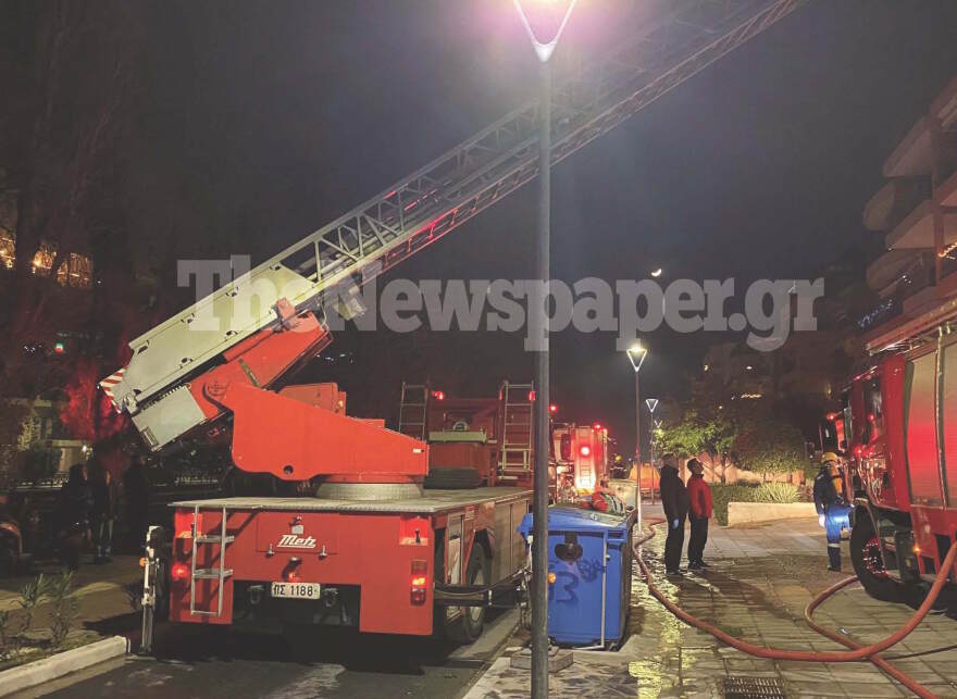 Βόλος: Φωτιά σε υπόγειο διαμέρισμα - Απεγκλωβίστηκαν εννέα άτομα και ένα μωρό