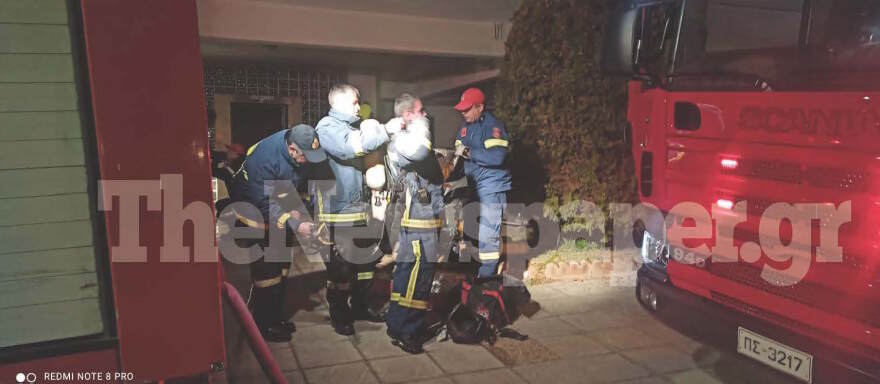 Βόλος: Φωτιά σε υπόγειο διαμέρισμα - Απεγκλωβίστηκαν εννέα άτομα και ένα μωρό