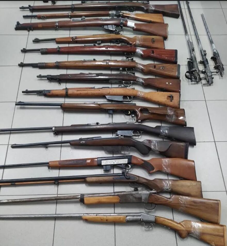 Πλήθος όπλα και εκρηκτικά και 14 συλλήψεις στην Φλώρινα