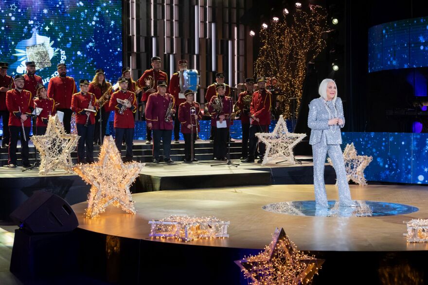 Σπίτι με το MEGA: Πρωτοχρονιάτικο ρεβεγιόν με τον Πάνο Κιάμο