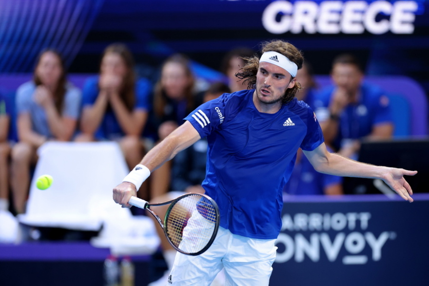 United Cup: Με το δεξί αλλά χωρίς την ελληνική σημαία στη φανέλα ο Τσιτσιπάς 