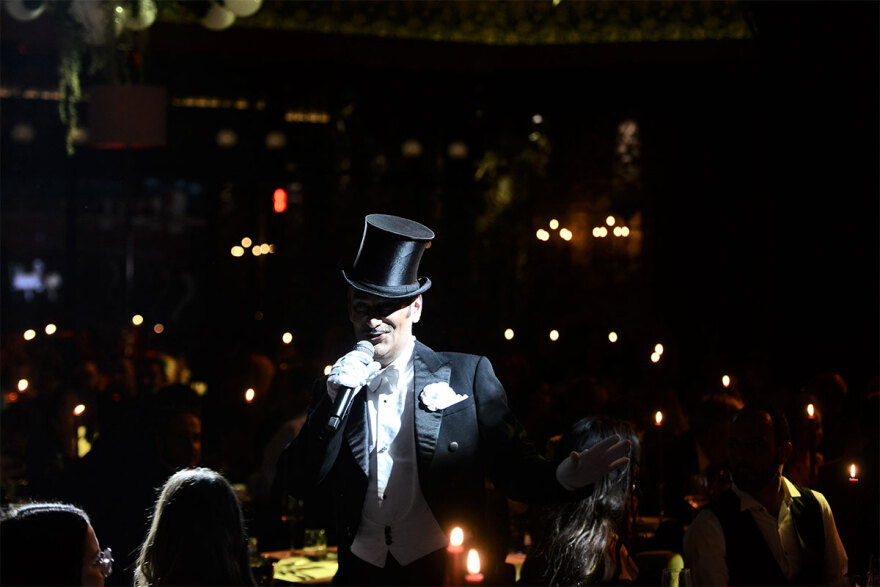 Τα καμπαρέ σόου της Αθήνας και ο Έλληνας του Crazy Horse