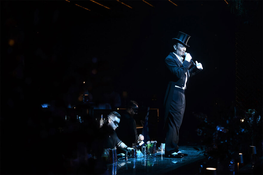 Τα καμπαρέ σόου της Αθήνας και ο Έλληνας του Crazy Horse