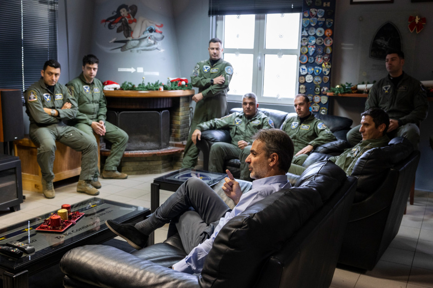 Κυριάκος Μητσοτάκης: Επισκέφθηκε την 115 Πτέρυγα Μάχης στα Χανιά