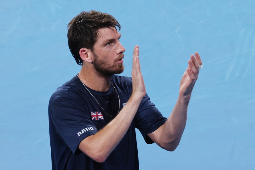 United Cup: Με το δεξί αλλά χωρίς την ελληνική σημαία στη φανέλα ο Τσιτσιπάς 