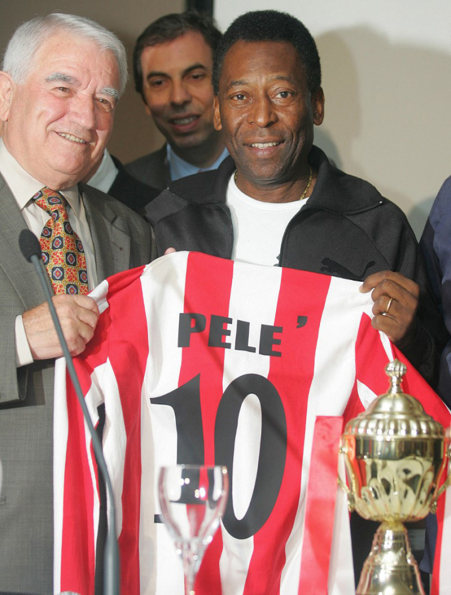Πέθανε ο «βασιλιάς» Πελέ - Θρήνος στο παγκόσμιο ποδόσφαιρο 