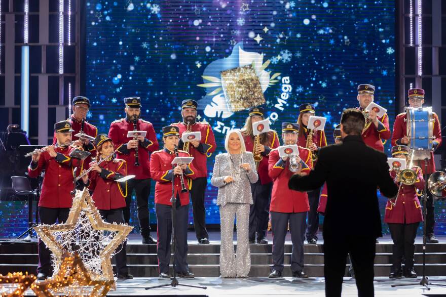 Σπίτι με το MEGA: Η Ρούλα Κορομηλά την Παραμονή της Πρωτοχρονιάς υποδέχεται τον Πάνο Κιάμο