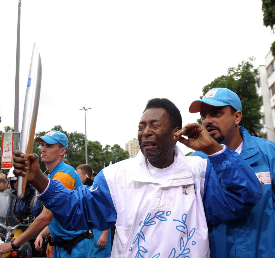 Πελέ: Όταν μετέφερε την Φλόγα των Ολυμπιακών Αγώνων του 2004 
