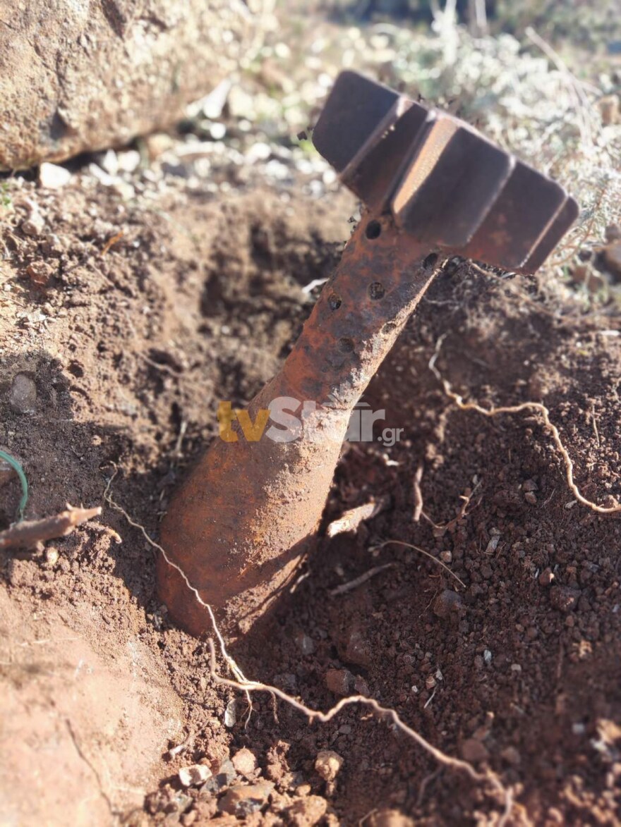 Λαμία: 17χρονος εντόπισε οβίδα στο λόφο του Προφήτη Ηλία - Δείτε φωτογραφίες