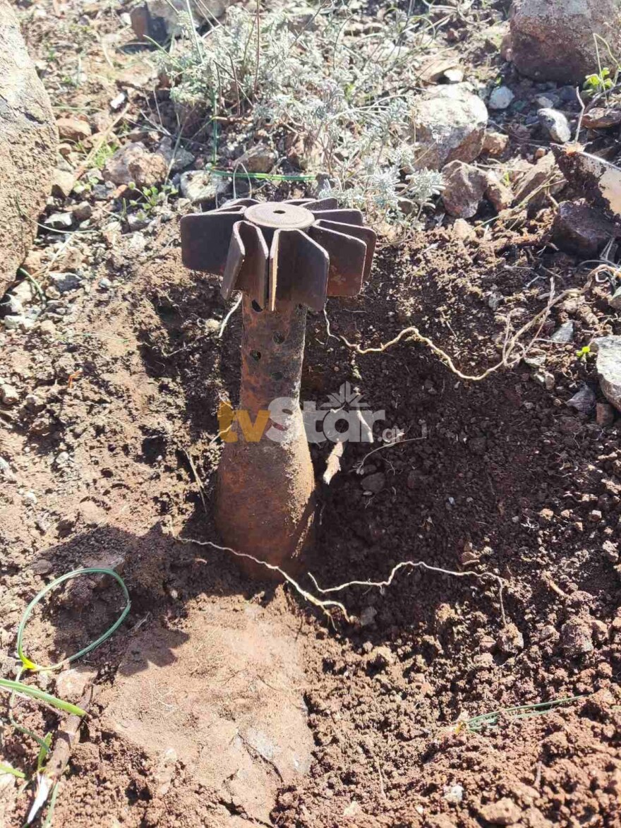 Λαμία: 17χρονος εντόπισε οβίδα στο λόφο του Προφήτη Ηλία - Δείτε φωτογραφίες