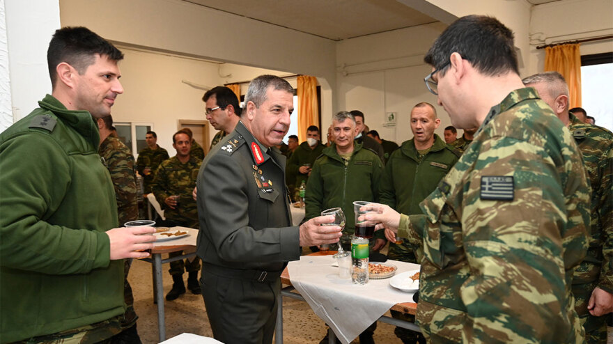 Ο Αρχηγός ΓΕΣ επισκέφθηκε στρατόπεδα της Αττικής ενόψει της Πρωτοχρονιάς