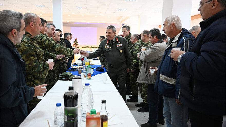 Ο Αρχηγός ΓΕΣ επισκέφθηκε στρατόπεδα της Αττικής ενόψει της Πρωτοχρονιάς