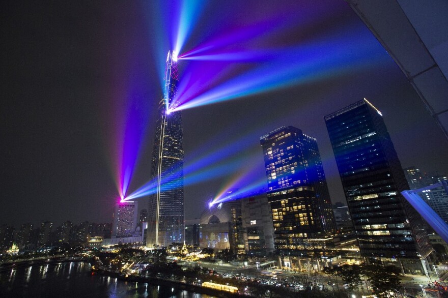 Πρωτοχρονιά 2023: Ο πλανήτης υποδέχεται το νέο έτος με σόου πυροτεχνημάτων