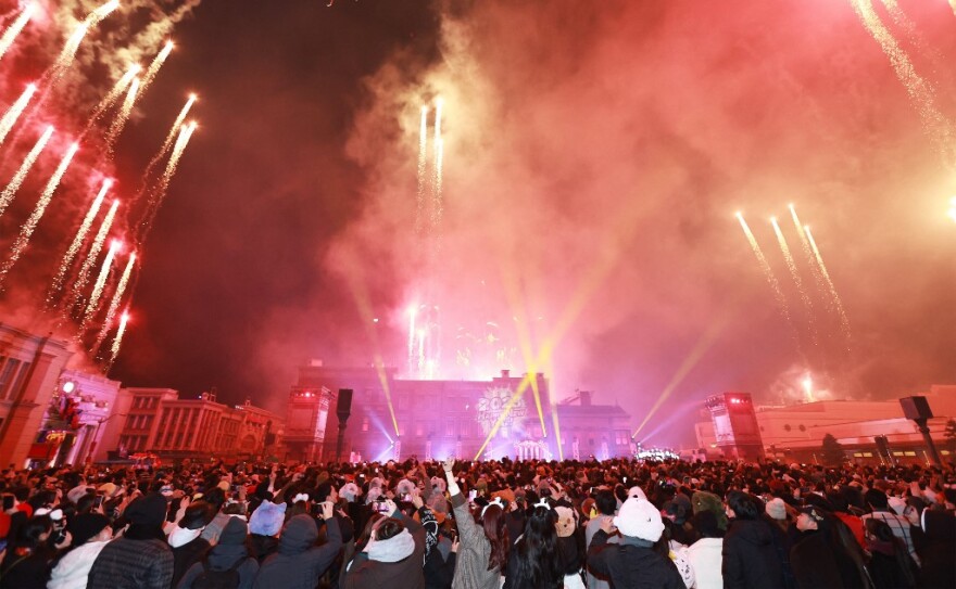 Πρωτοχρονιά 2023: Ο πλανήτης υποδέχεται το νέο έτος με σόου πυροτεχνημάτων