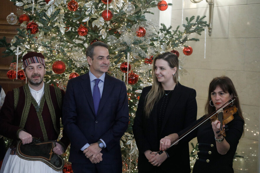 Πρωτοχρονιάτικα κάλαντα από τη Μάνη στον Κυριάκο Μητσοτάκη