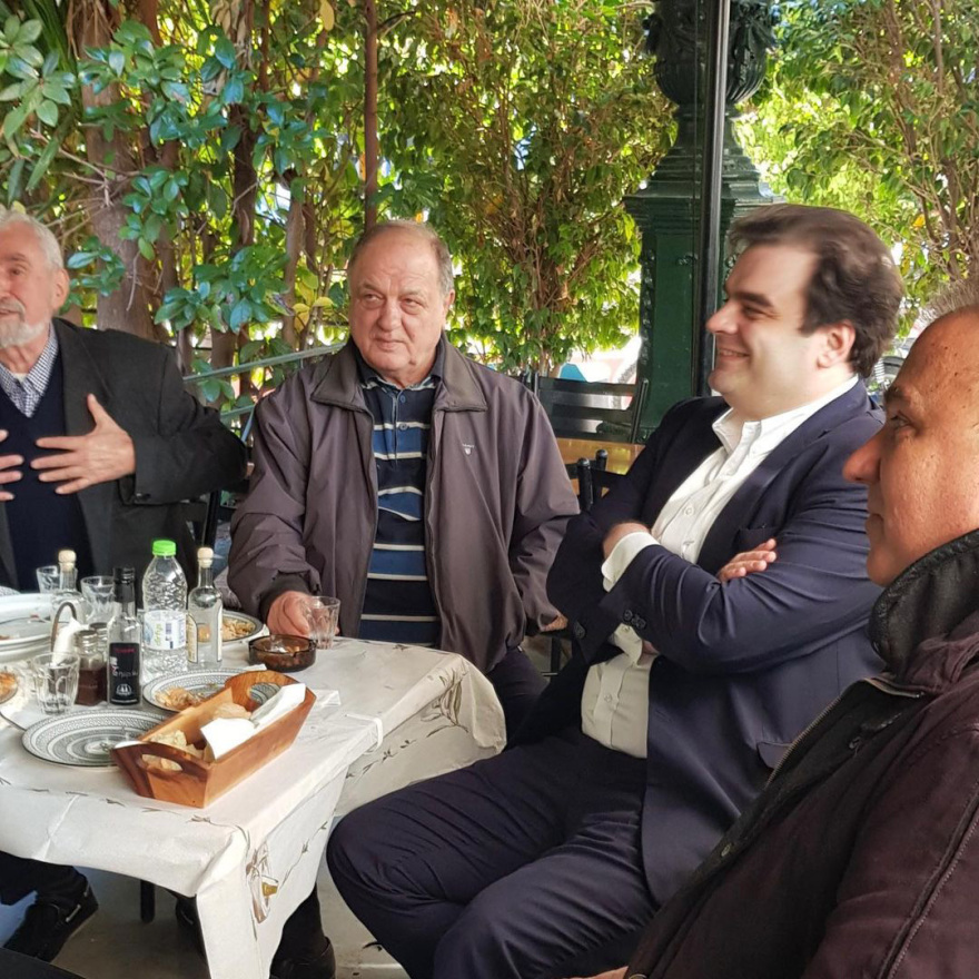 Παραμονή Πρωτοχρονιάς στον Άγιο Παύλο, την γειτονιά των παιδικών του χρόνων, για τον Κυριάκο Πιερρακάκη