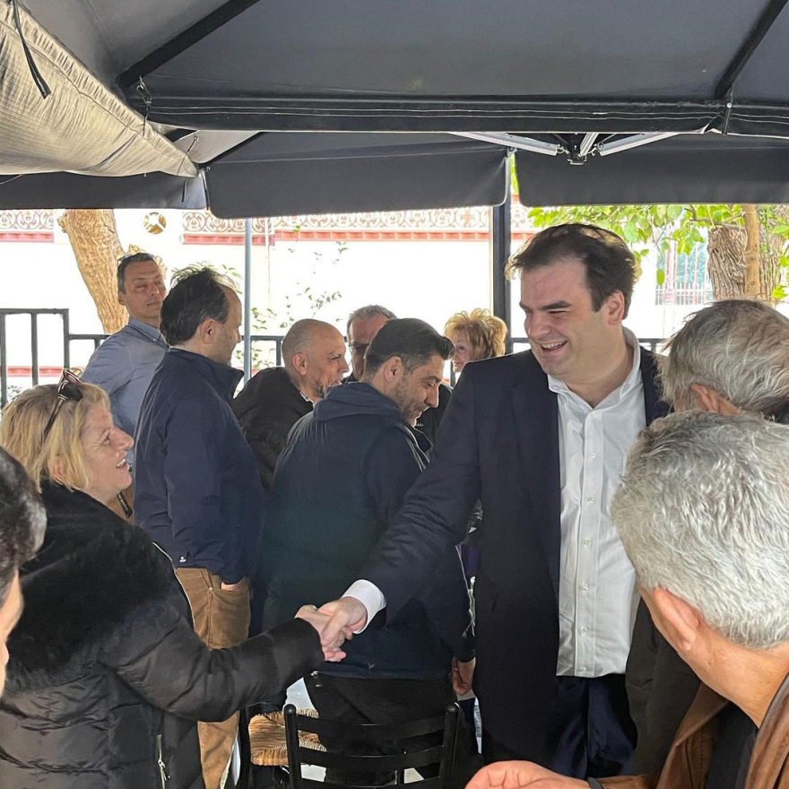 Παραμονή Πρωτοχρονιάς στον Άγιο Παύλο, την γειτονιά των παιδικών του χρόνων, για τον Κυριάκο Πιερρακάκη