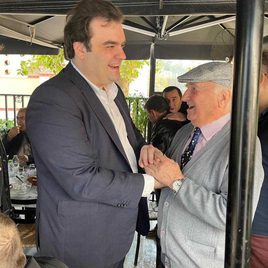 Παραμονή Πρωτοχρονιάς στον Άγιο Παύλο, την γειτονιά των παιδικών του χρόνων, για τον Κυριάκο Πιερρακάκη