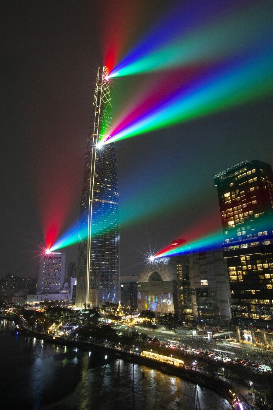 Πρωτοχρονιά 2023: Ο πλανήτης υποδέχεται το νέο έτος με σόου πυροτεχνημάτων