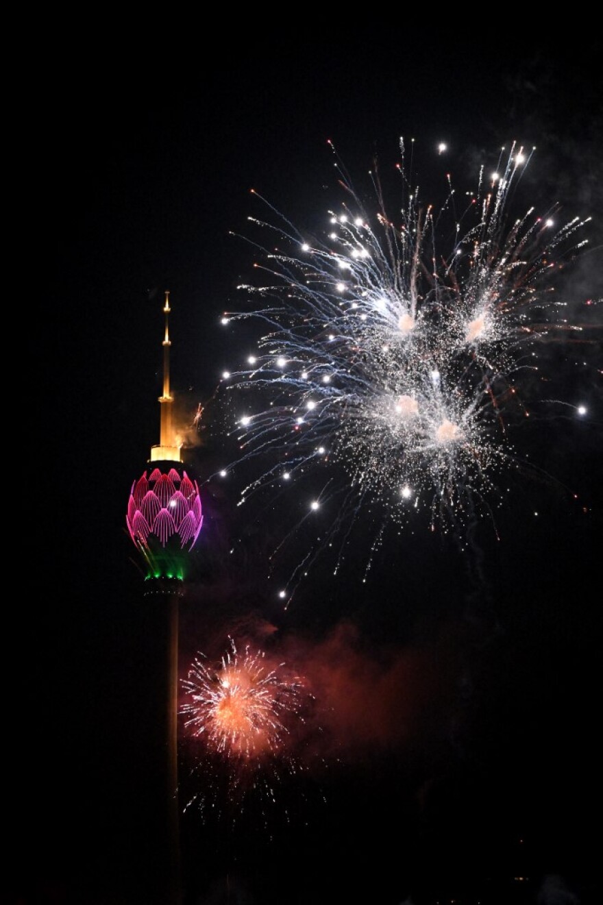 Πρωτοχρονιά 2023: Ο πλανήτης υποδέχεται το νέο έτος με σόου πυροτεχνημάτων