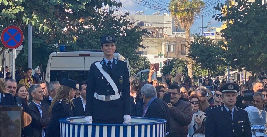 Κρήτη: Και φέτος στήθηκε η «βαρέλα» στο κέντρο του Ηρακλείου