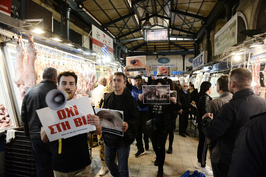 Διαμαρτυρία στη Βαρβάκειο αγορά από vegan