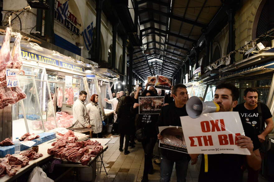 Διαμαρτυρία στη Βαρβάκειο αγορά από vegan