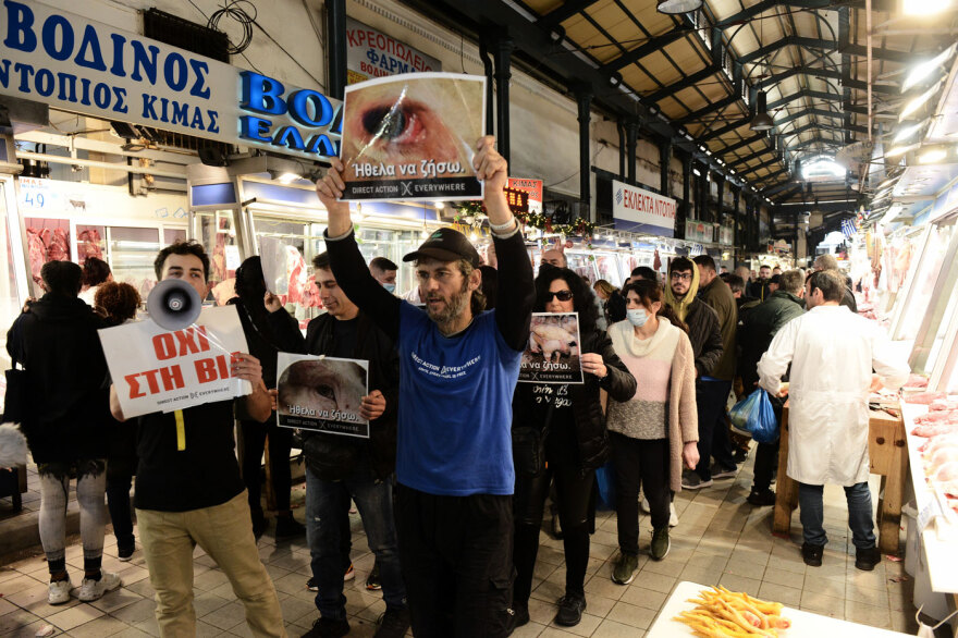 Διαμαρτυρία στη Βαρβάκειο αγορά από vegan