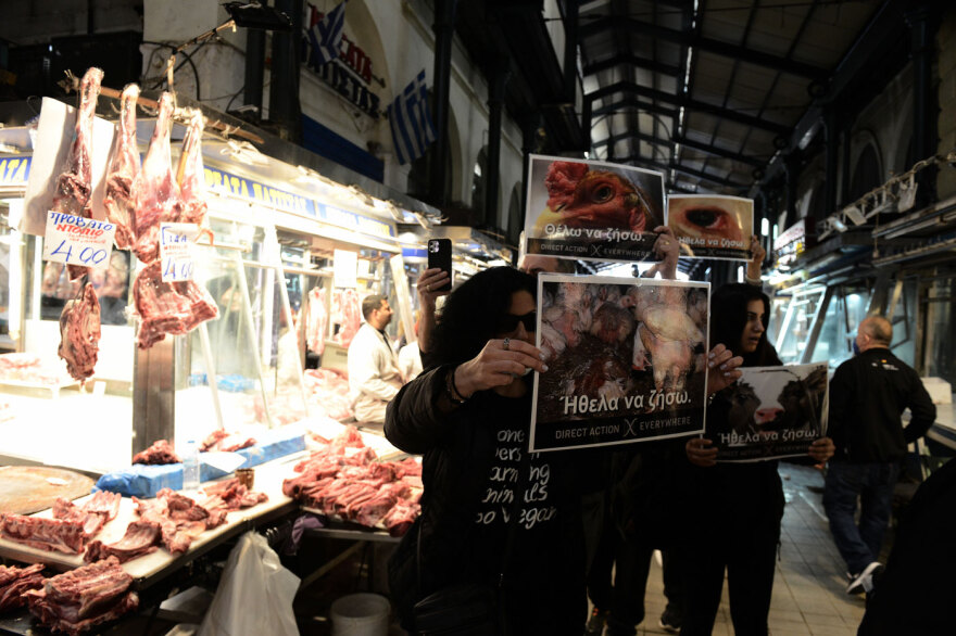 Διαμαρτυρία στη Βαρβάκειο αγορά από vegan