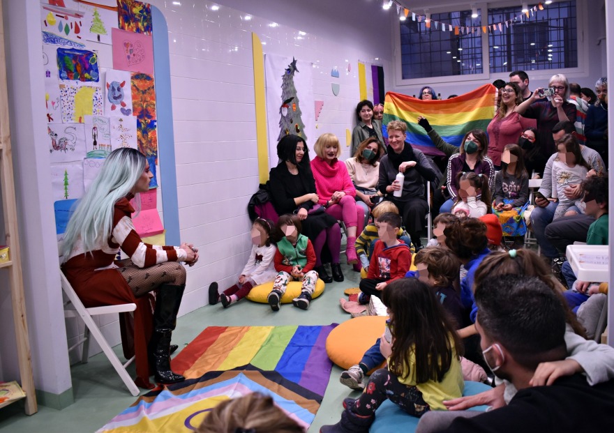 Κύμα αντιδράσεων για τις δηλώσεις της Κατερίνας Λάσπα εναντίον των drag queen που διάβασαν παραμύθια σε παιδιά