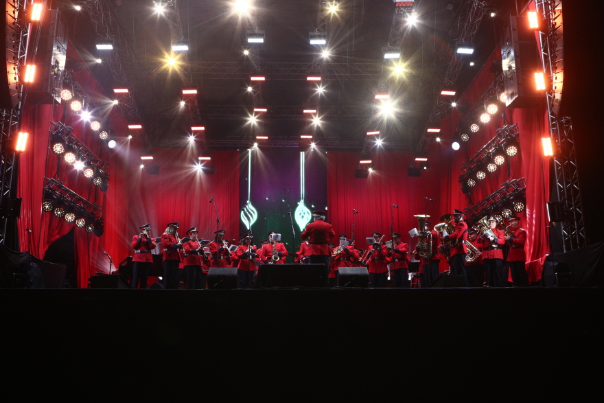 Με πυροτεχνήματα υποδέχθηκαν το 2023 Αθήνα και Θεσσαλονίκη  - Δείτε φωτογραφίες και βίντεο