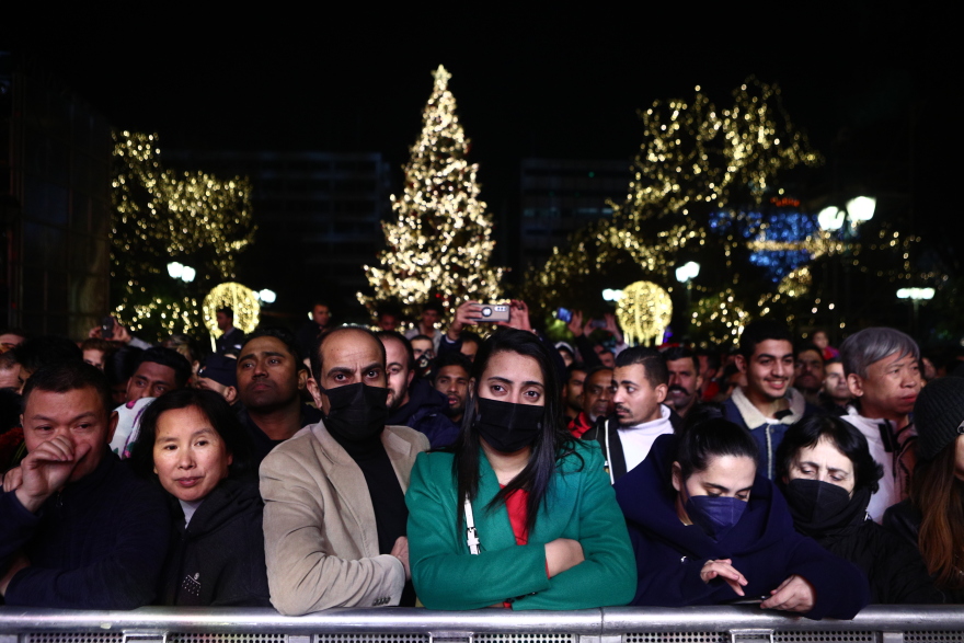 Με πυροτεχνήματα υποδέχθηκαν το 2023 Αθήνα και Θεσσαλονίκη  - Δείτε φωτογραφίες και βίντεο