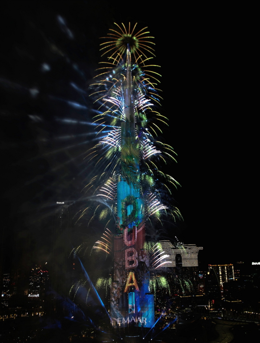 Με πυροτεχνήματα και υπαίθρια πάρτι υποδέχθηκε ο κόσμος το 2023 - Δείτε φωτογραφίες και βίντεο