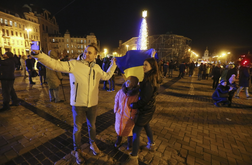 Με πυροτεχνήματα και υπαίθρια πάρτι υποδέχθηκε ο κόσμος το 2023 - Δείτε φωτογραφίες και βίντεο