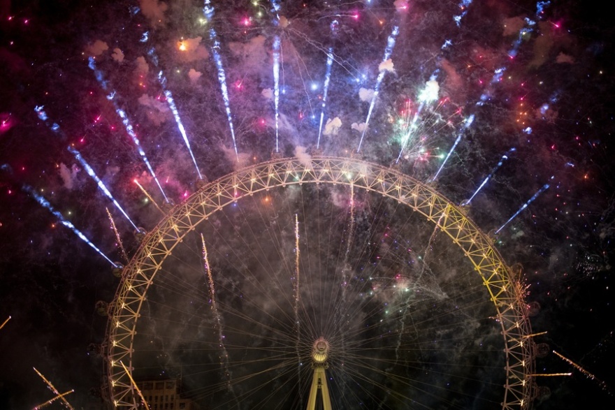 Με πυροτεχνήματα και υπαίθρια πάρτι υποδέχθηκε ο κόσμος το 2023 - Δείτε φωτογραφίες και βίντεο