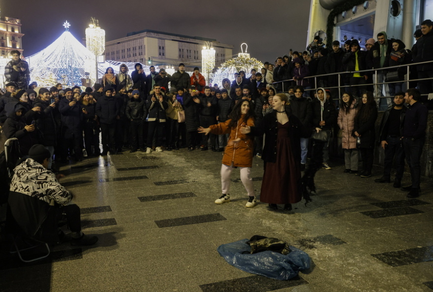 Με πυροτεχνήματα και υπαίθρια πάρτι υποδέχθηκε ο κόσμος το 2023 - Δείτε φωτογραφίες και βίντεο