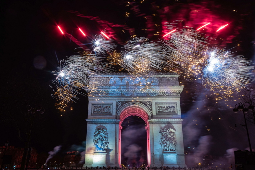 Με πυροτεχνήματα και υπαίθρια πάρτι υποδέχθηκε ο κόσμος το 2023 - Δείτε φωτογραφίες και βίντεο