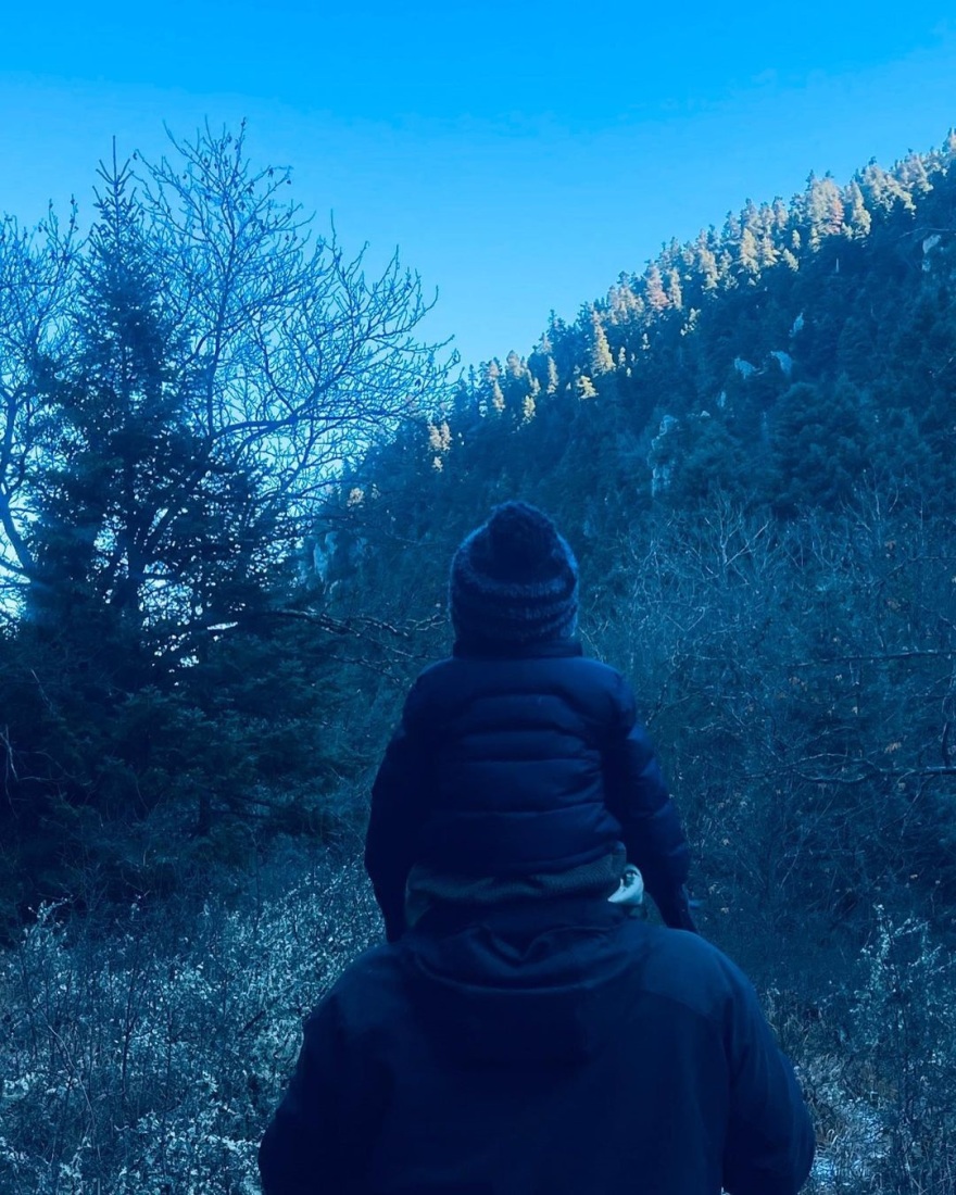 Η Τζένη Μπαλατσινού ποζάρει για πρώτη φορά με όλα τα παιδιά της - «Στην αγάπη ελαφραίνουν όλα»